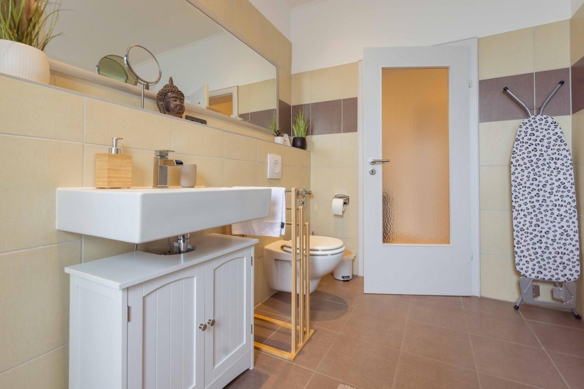 Schillerapartment Hof, Kueche, 24H Digital-Checkin, Parkplatz, Wlan250Mbit Хоф Экстерьер фото