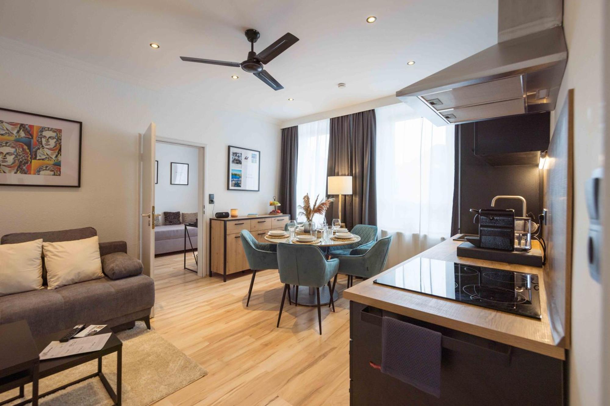 Schillerapartment Hof, Kueche, 24H Digital-Checkin, Parkplatz, Wlan250Mbit Хоф Экстерьер фото