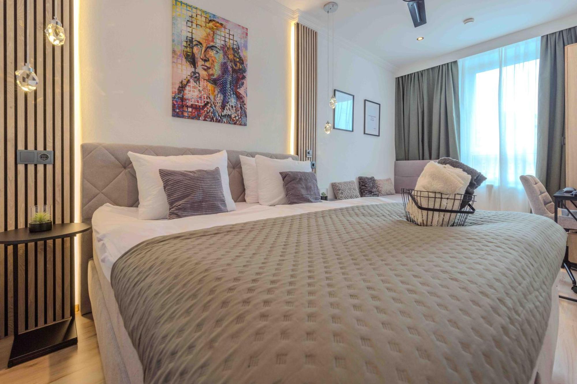 Schillerapartment Hof, Kueche, 24H Digital-Checkin, Parkplatz, Wlan250Mbit Хоф Экстерьер фото
