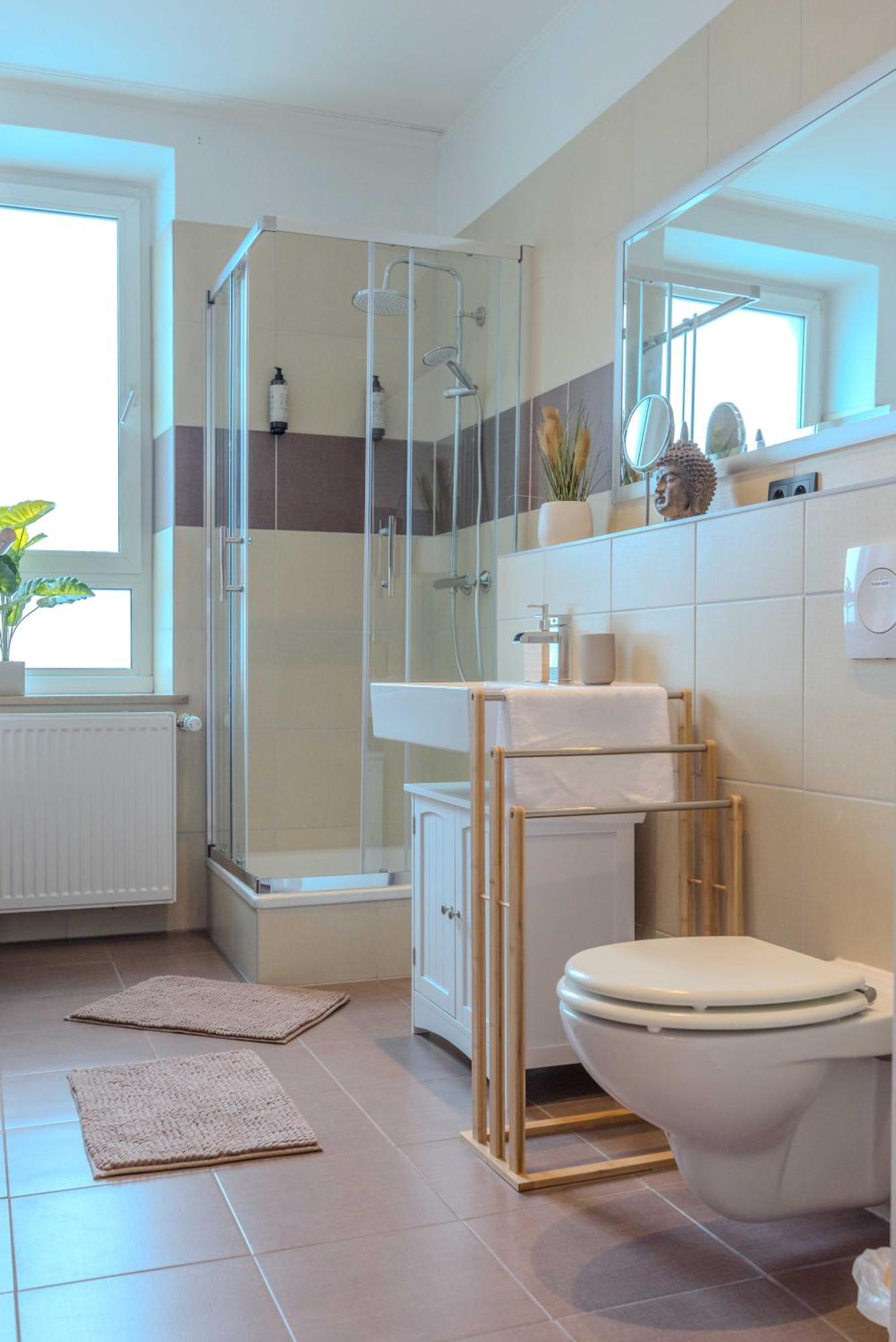Schillerapartment Hof, Kueche, 24H Digital-Checkin, Parkplatz, Wlan250Mbit Хоф Экстерьер фото