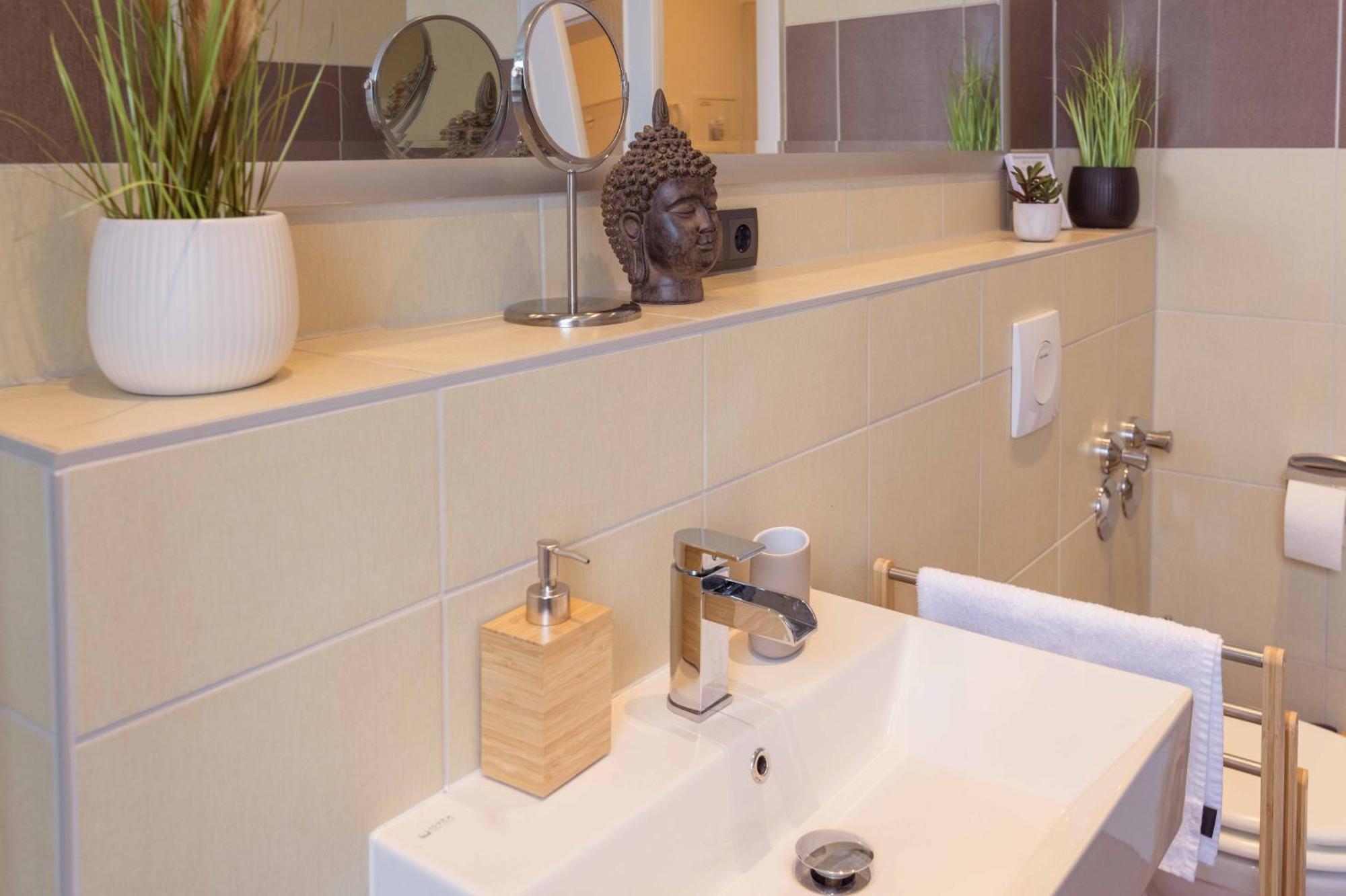 Schillerapartment Hof, Kueche, 24H Digital-Checkin, Parkplatz, Wlan250Mbit Хоф Экстерьер фото