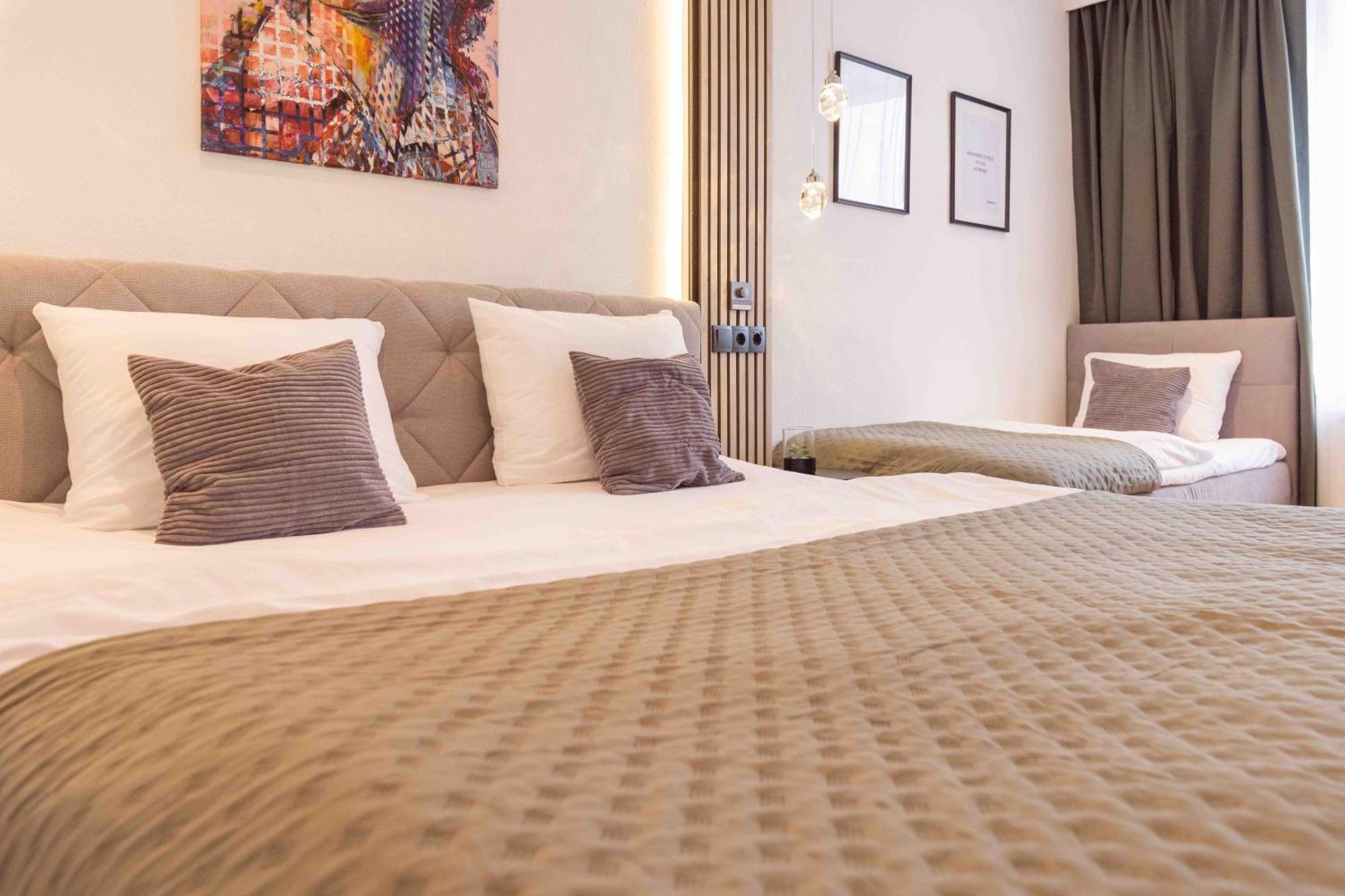 Schillerapartment Hof, Kueche, 24H Digital-Checkin, Parkplatz, Wlan250Mbit Хоф Экстерьер фото